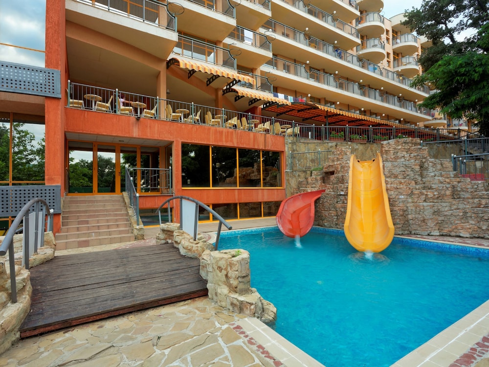 Atlas Hotel — Swimming pool in Golden Sands, Varna Region
