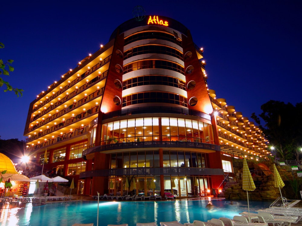 Atlas Hotel — Hotel building in Golden Sands, Varna Region