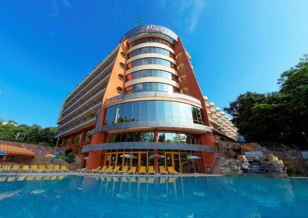 Atlas Hotel — Hotel building in Golden Sands, Varna Region