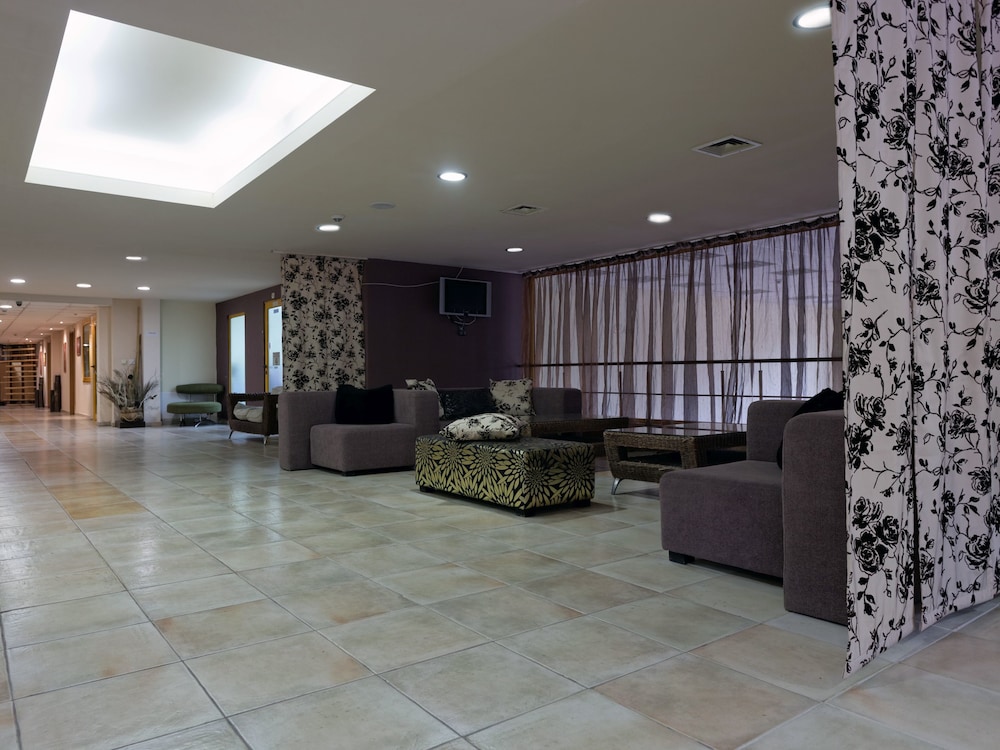 Atlas Hotel — Hotel building in Golden Sands, Varna Region