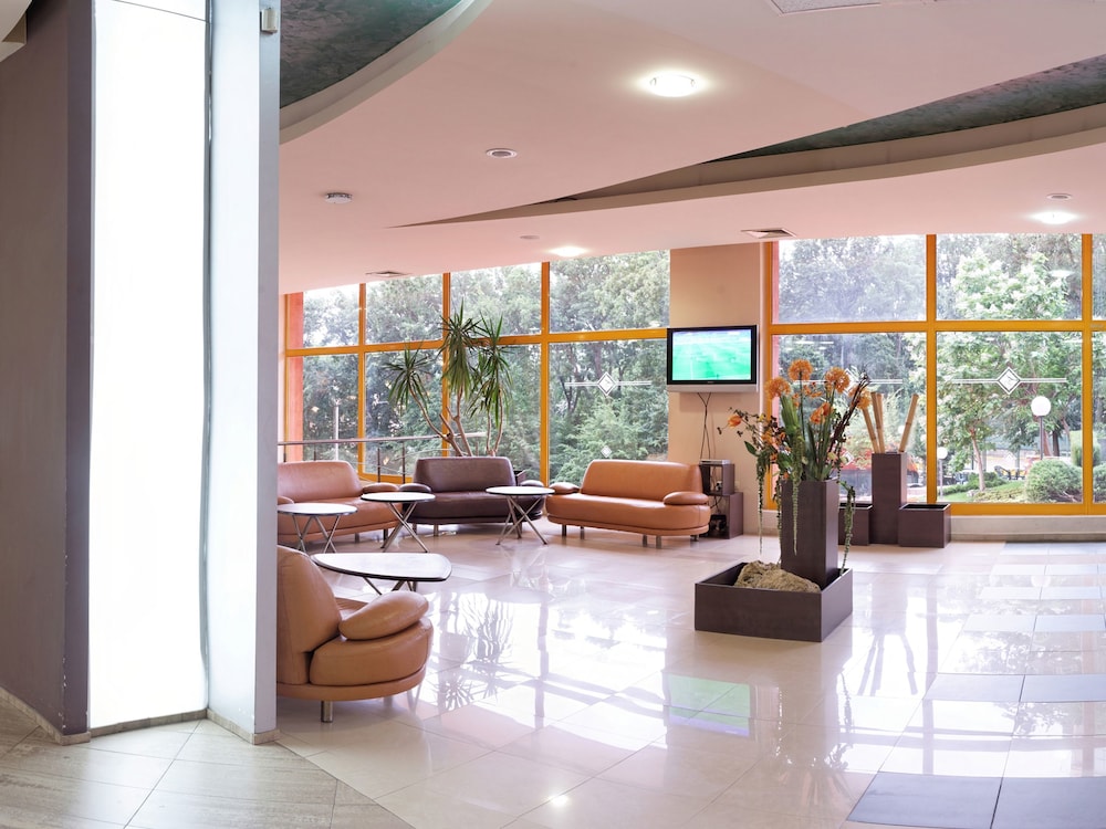 Atlas Hotel — Hotel building in Golden Sands, Varna Region