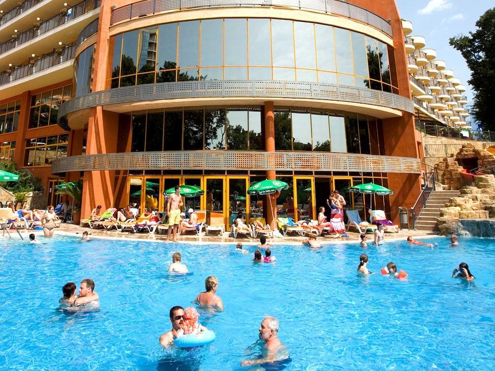 Atlas Hotel — Swimming pool in Golden Sands, Varna Region