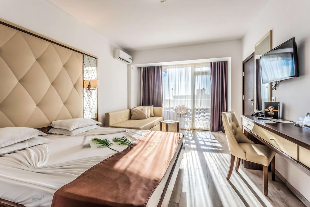 Prestige Deluxe Hotel & Aquapark Club - All Inclusive — Hotel rooms in Golden Sands, Varna Region