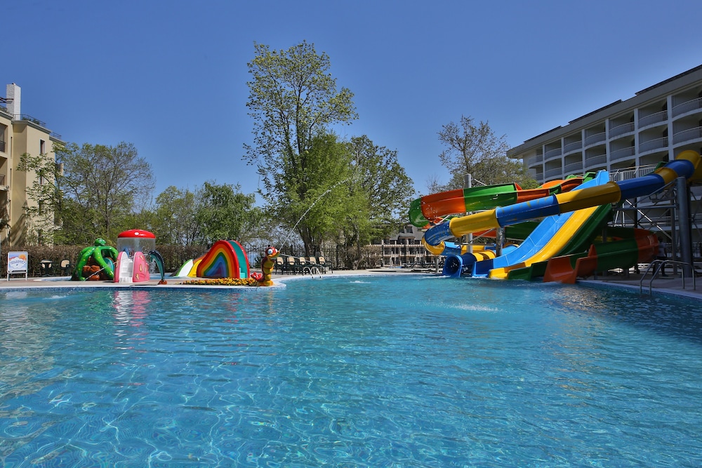 Prestige Deluxe Hotel & Aquapark Club - All Inclusive — Swimming pool in Golden Sands, Varna Region
