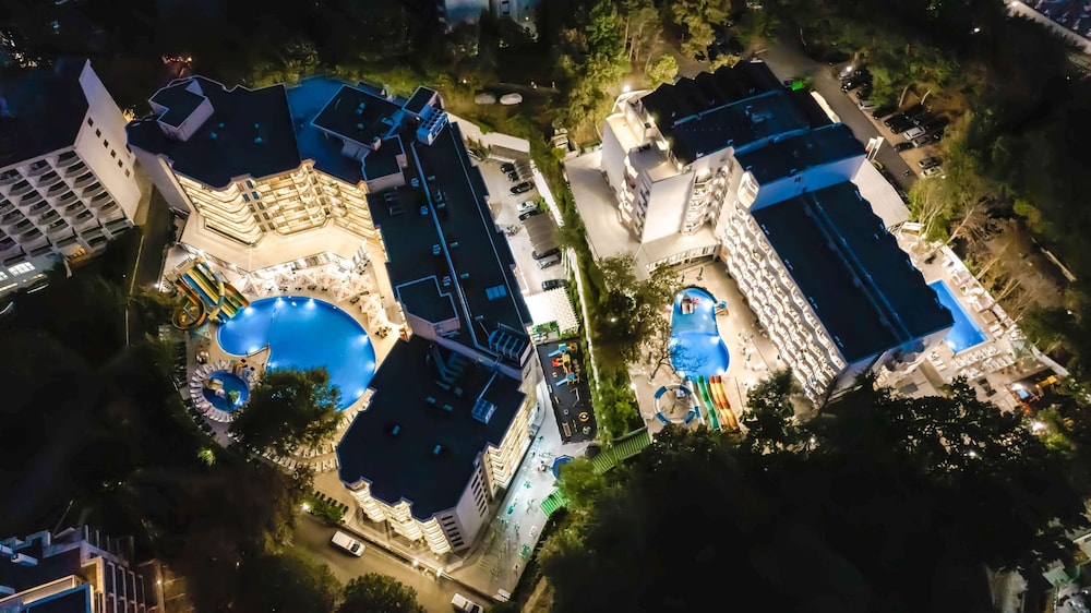 Prestige Deluxe Hotel & Aquapark Club - All Inclusive — Hotel building in Golden Sands, Varna Region