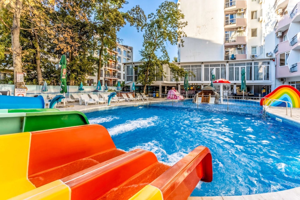 Prestige Deluxe Hotel & Aquapark Club - All Inclusive — Swimming pool in Golden Sands, Varna Region
