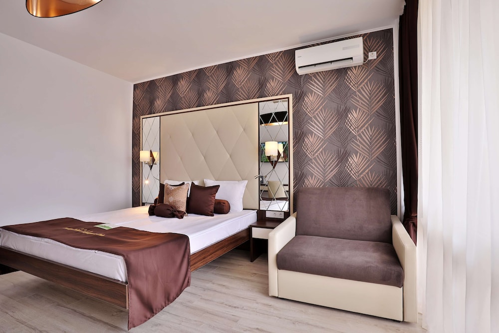 Prestige Deluxe Hotel & Aquapark Club - All Inclusive — Hotel rooms in Golden Sands, Varna Region