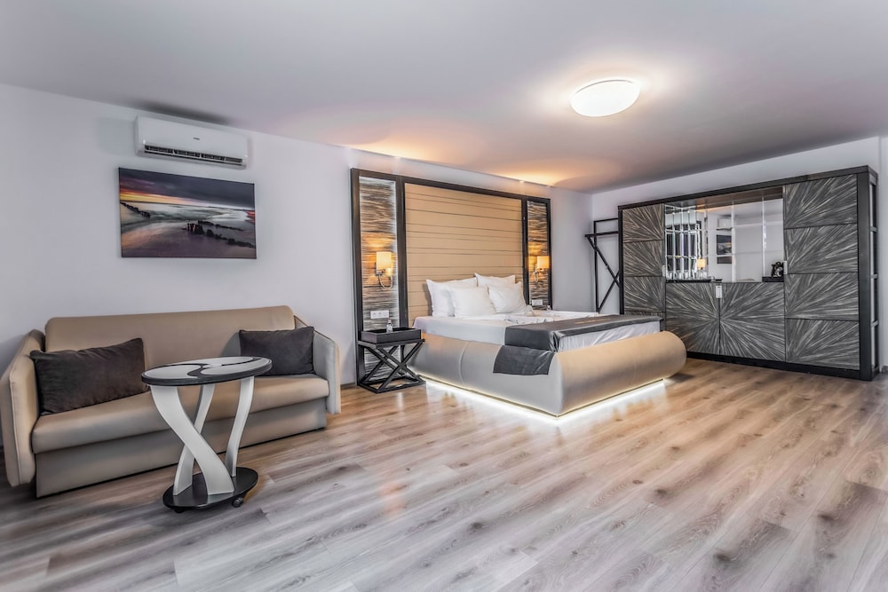 Prestige Deluxe Hotel & Aquapark Club - All Inclusive — Hotel rooms in Golden Sands, Varna Region