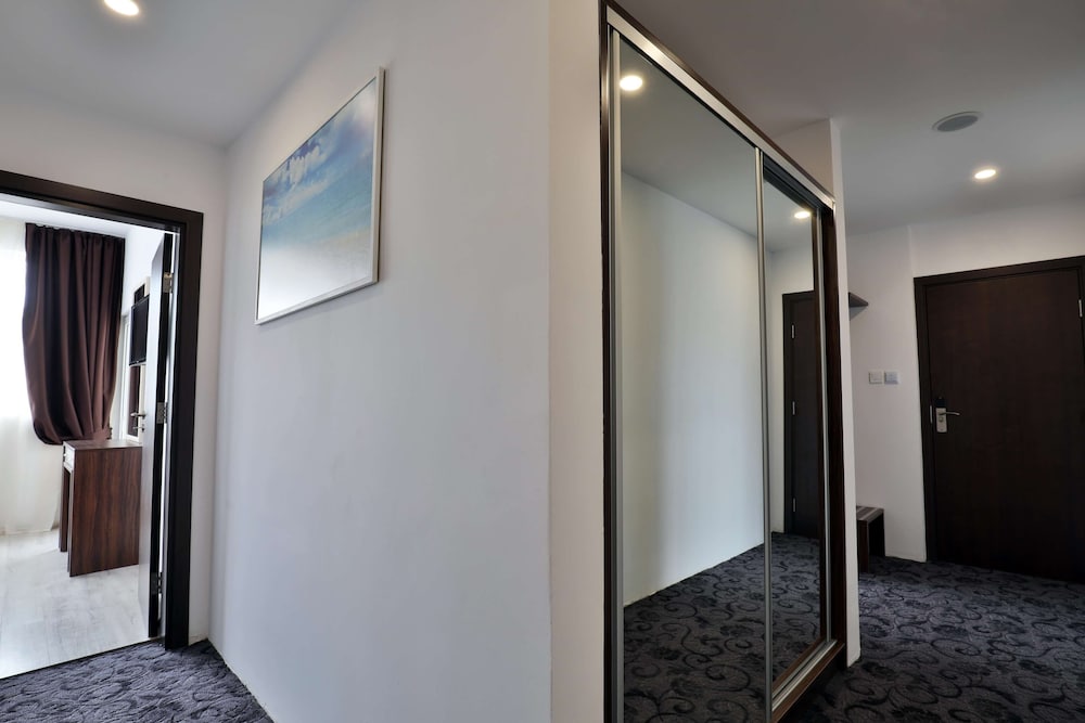 Prestige Deluxe Hotel & Aquapark Club - All Inclusive — Hotel rooms in Golden Sands, Varna Region