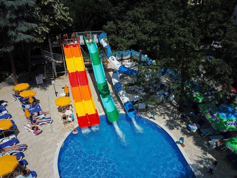 Prestige Deluxe Hotel & Aquapark Club - All Inclusive — Swimming pool in Golden Sands, Varna Region