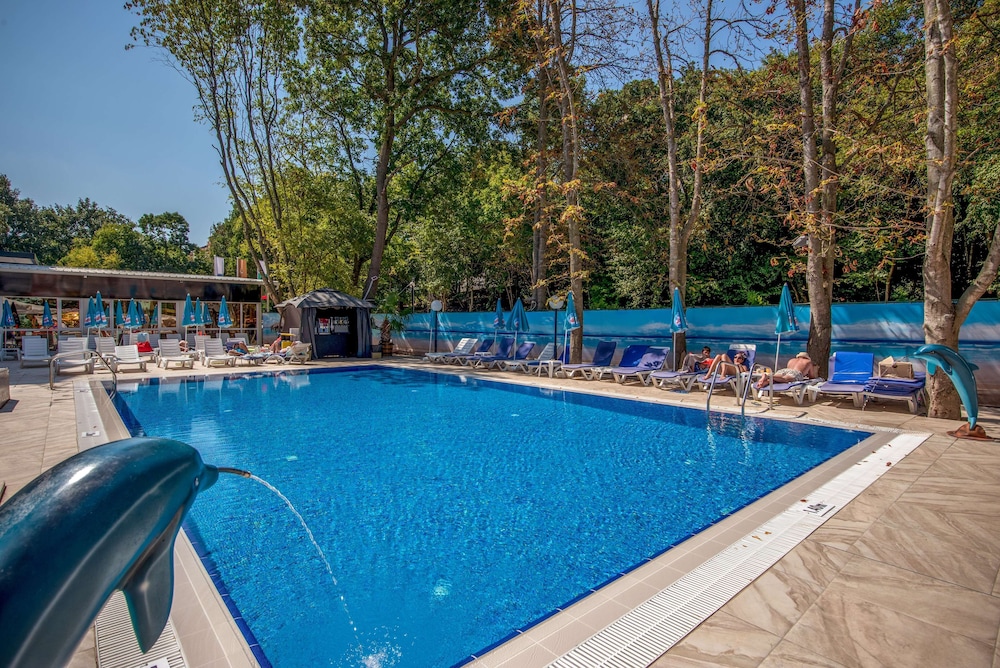 Prestige Deluxe Hotel & Aquapark Club - All Inclusive — Swimming pool in Golden Sands, Varna Region