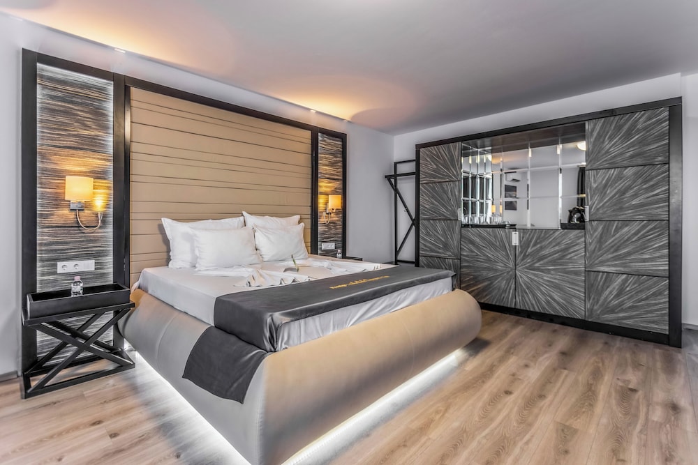 Prestige Deluxe Hotel & Aquapark Club - All Inclusive — Hotel rooms in Golden Sands, Varna Region