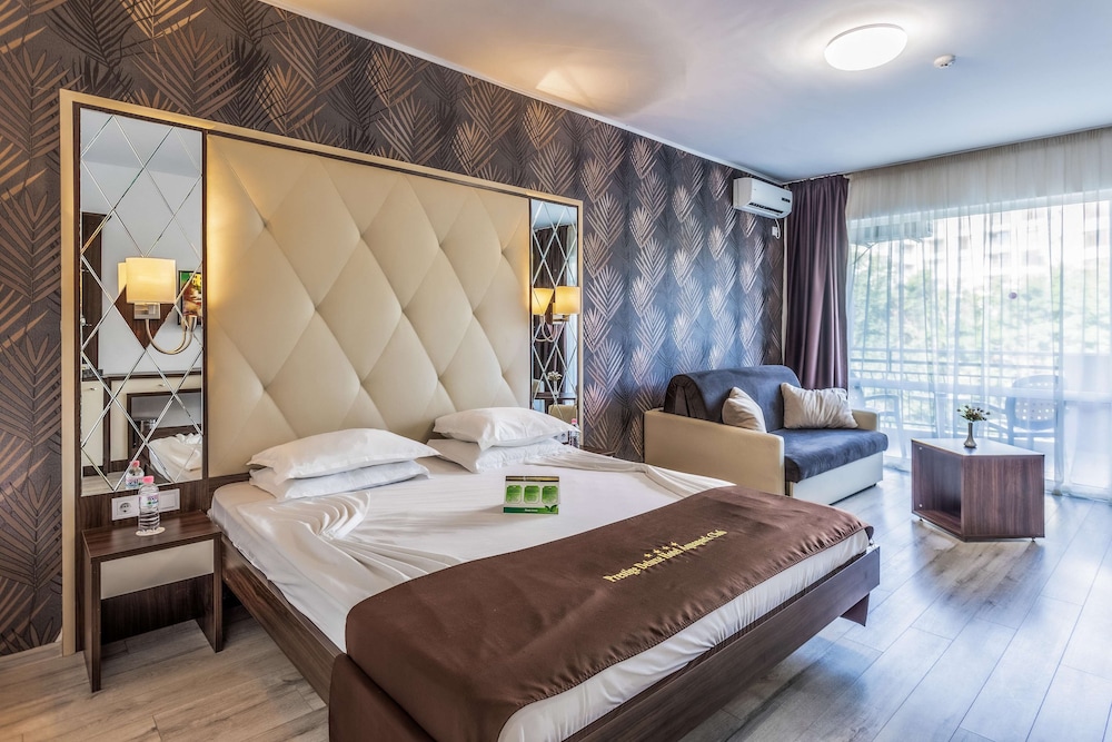 Prestige Deluxe Hotel & Aquapark Club - All Inclusive — Hotel rooms in Golden Sands, Varna Region