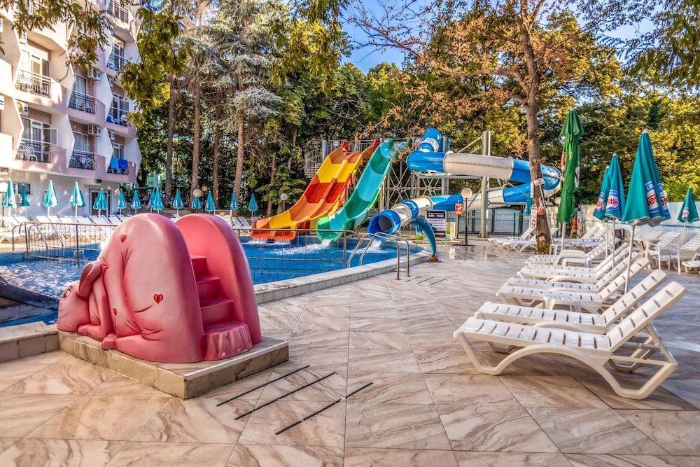 Prestige Deluxe Hotel & Aquapark Club - All Inclusive — Swimming pool in Golden Sands, Varna Region