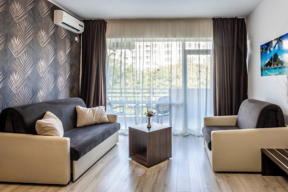 Prestige Deluxe Hotel & Aquapark Club - All Inclusive — Hotel rooms in Golden Sands, Varna Region