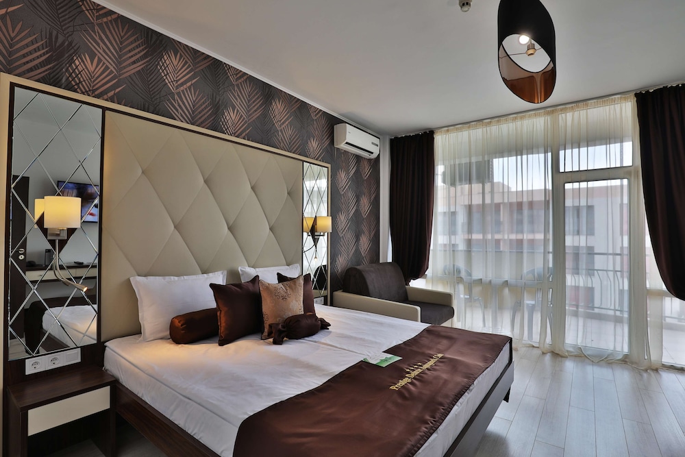 Prestige Deluxe Hotel & Aquapark Club - All Inclusive — Hotel rooms in Golden Sands, Varna Region