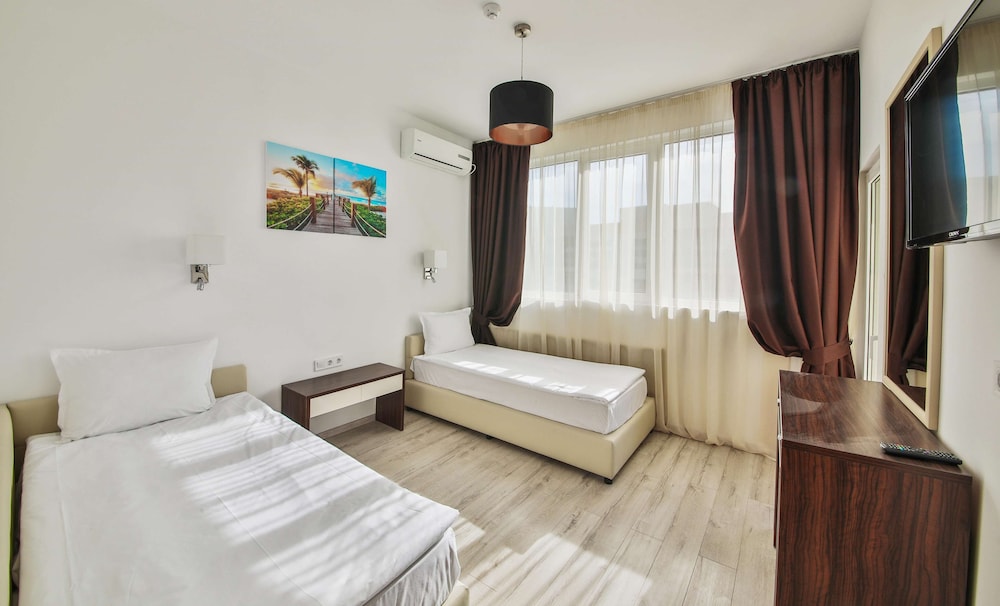 Prestige Deluxe Hotel & Aquapark Club - All Inclusive — Hotel rooms in Golden Sands, Varna Region