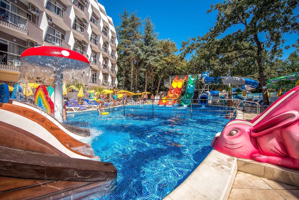 Prestige Deluxe Hotel & Aquapark Club - All Inclusive — Swimming pool in Golden Sands, Varna Region