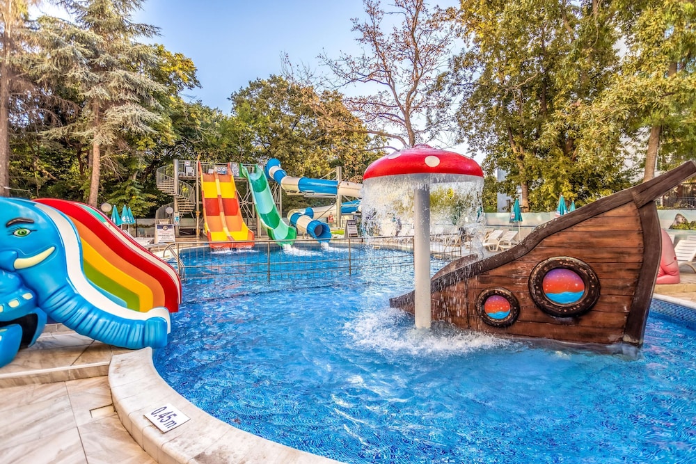 Prestige Deluxe Hotel & Aquapark Club - All Inclusive — Swimming pool in Golden Sands, Varna Region