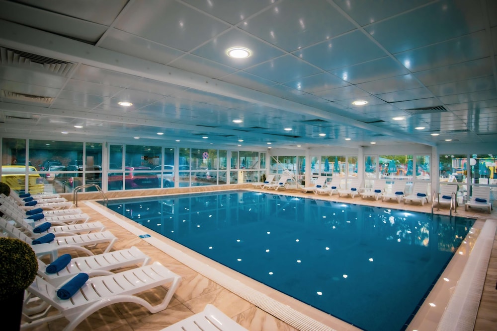 Prestige Deluxe Hotel & Aquapark Club - All Inclusive — Swimming pool in Golden Sands, Varna Region