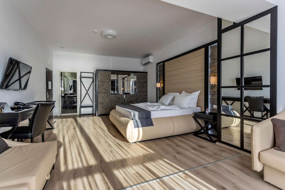 Prestige Deluxe Hotel & Aquapark Club - All Inclusive — Hotel rooms in Golden Sands, Varna Region