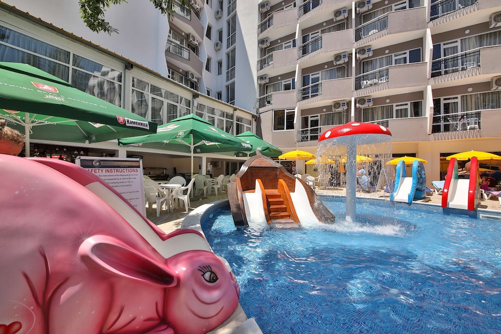 Prestige Deluxe Hotel & Aquapark Club - All Inclusive — Swimming pool in Golden Sands, Varna Region