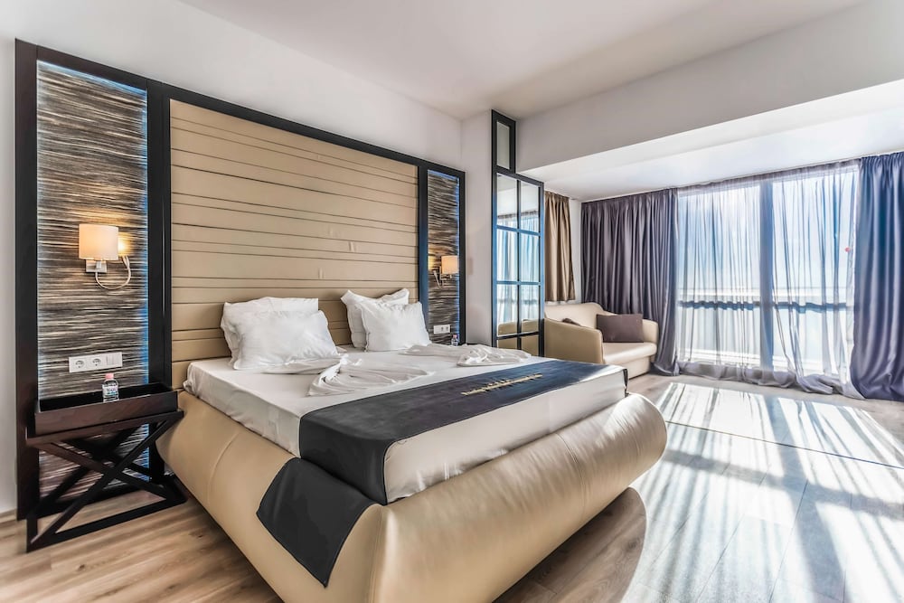Prestige Deluxe Hotel & Aquapark Club - All Inclusive — Hotel rooms in Golden Sands, Varna Region