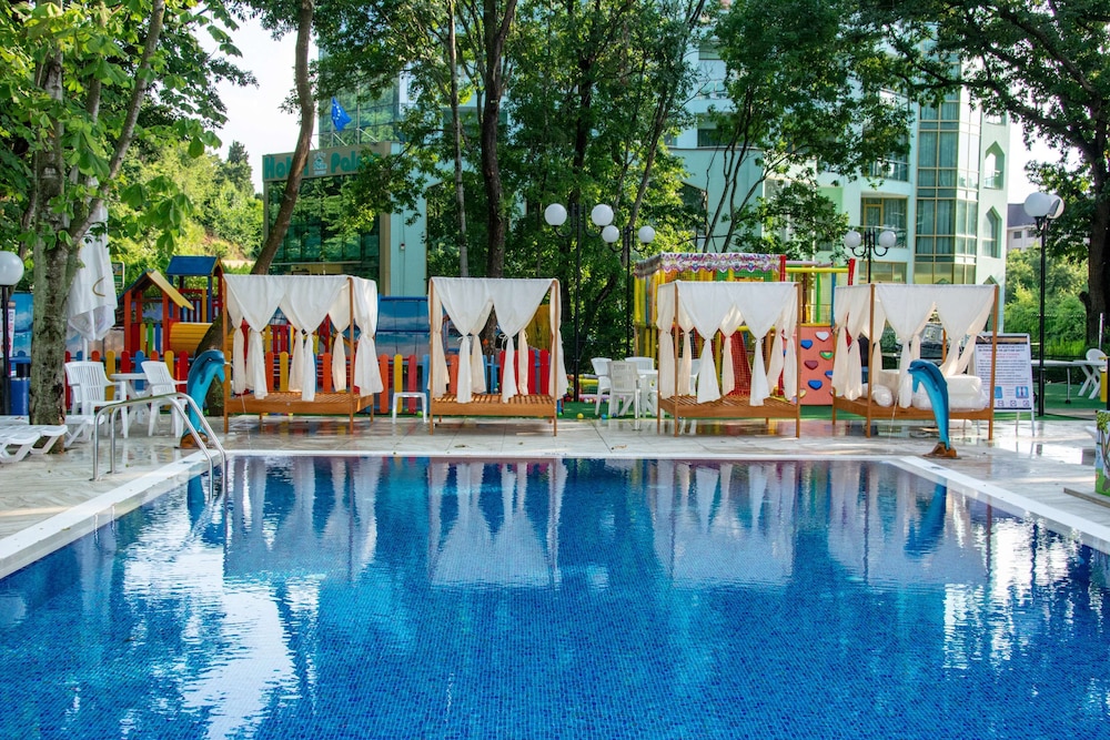 Prestige Deluxe Hotel & Aquapark Club - All Inclusive — Swimming pool in Golden Sands, Varna Region