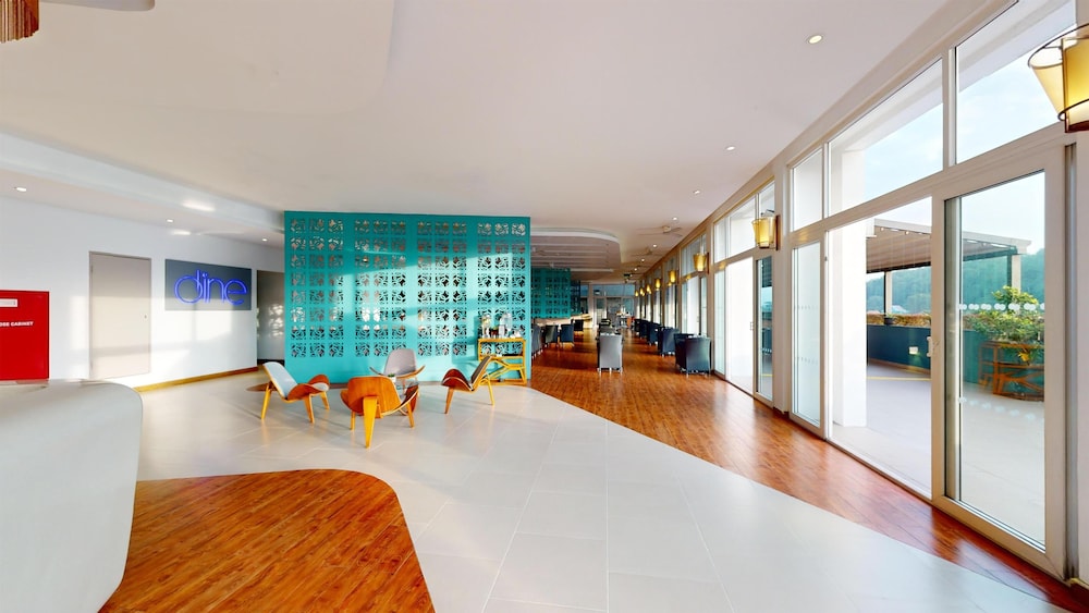 Radisson Hotel Kandy — Restaurant & bars in Kandy