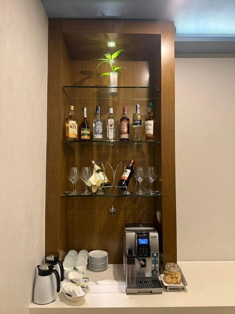 Radisson Hotel Kandy — Restaurant & bars in Kandy