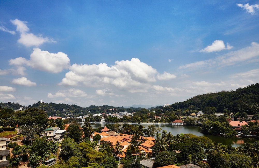 Radisson Hotel Kandy — Attractions in the area in Kandy