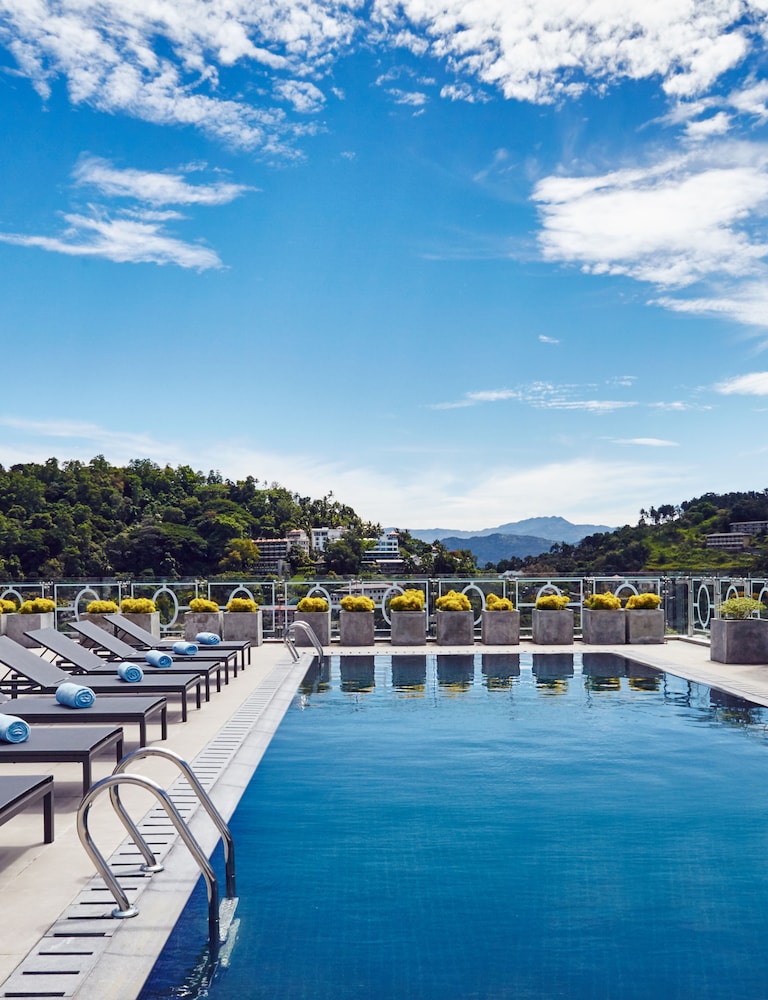 Radisson Hotel Kandy — Swimming pool in Kandy