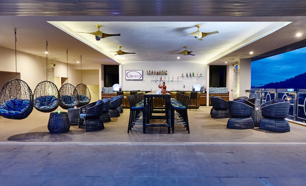 Radisson Hotel Kandy — Restaurant & bars in Kandy