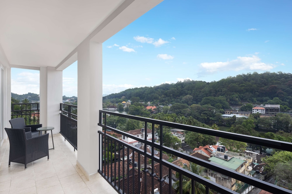 Radisson Hotel Kandy — Attractions in the area in Kandy