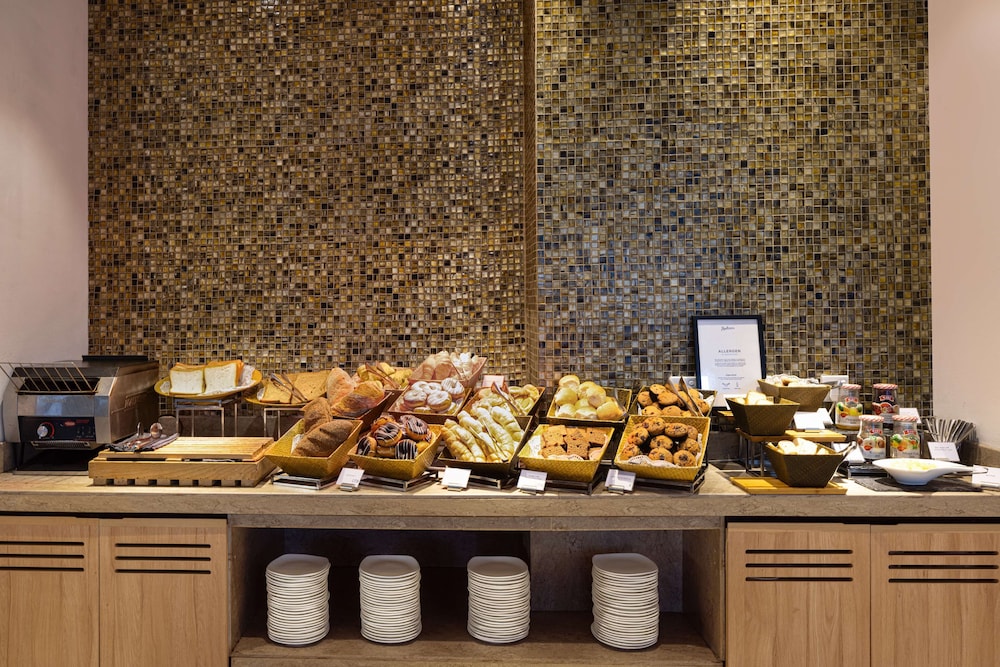 Radisson Hotel Kandy — Restaurant & bars in Kandy