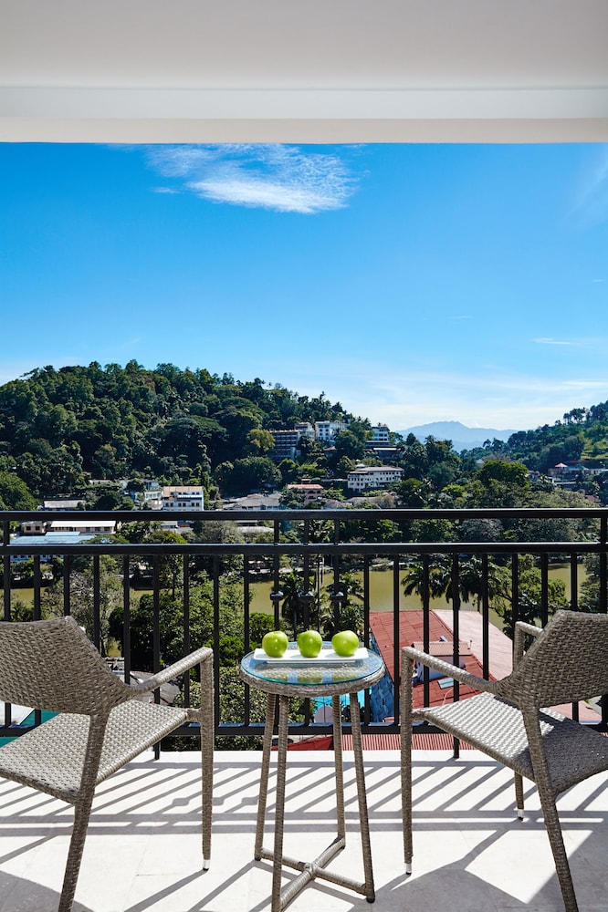 Radisson Hotel Kandy — Attractions in the area in Kandy