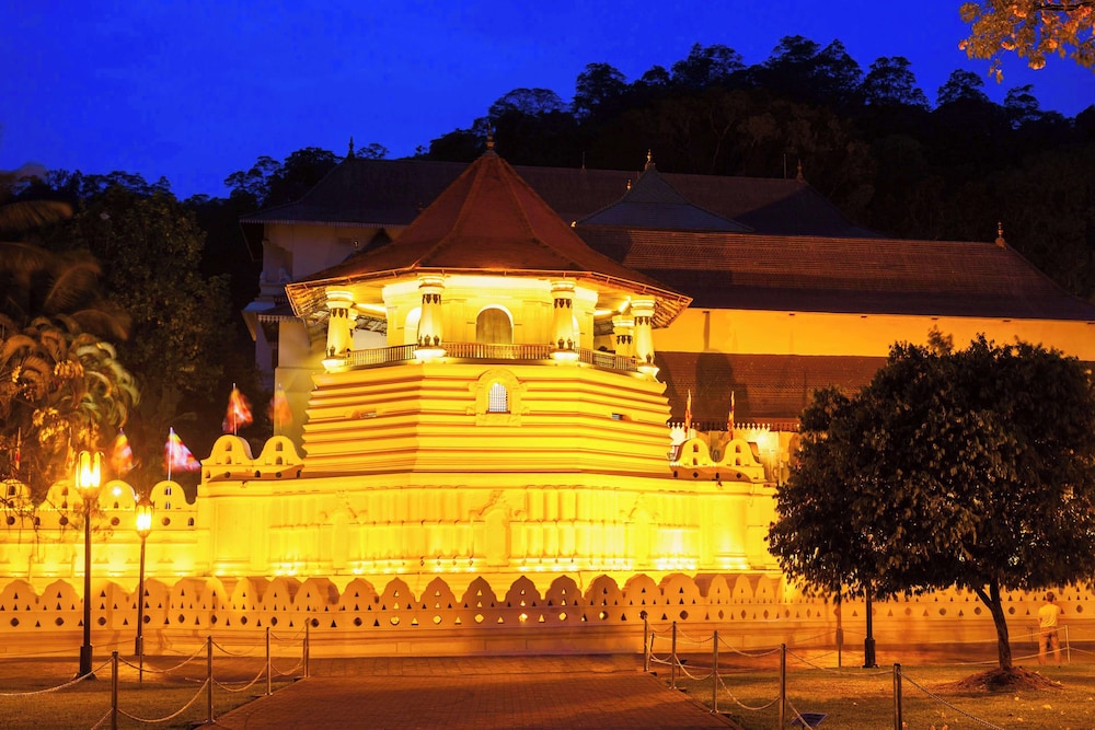 Radisson Hotel Kandy — Attractions in the area in Kandy