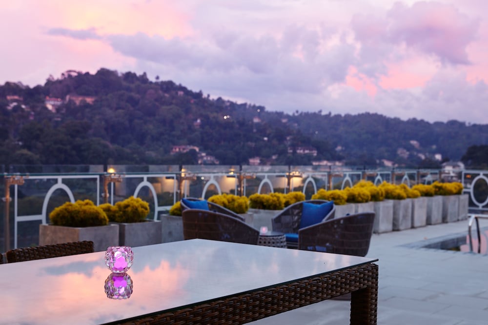 Radisson Hotel Kandy — Restaurant & bars in Kandy
