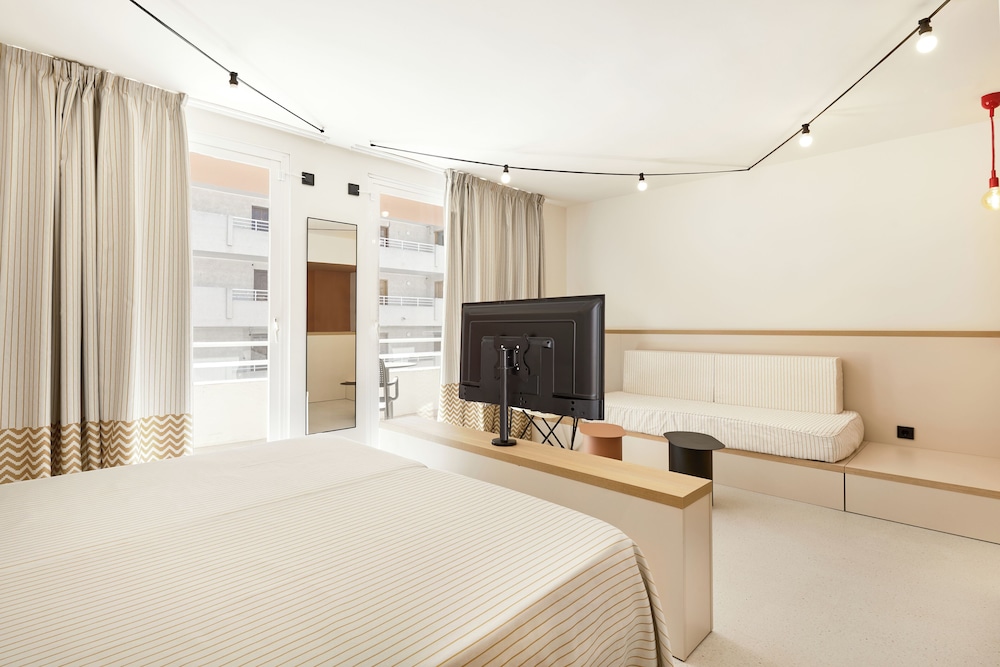 tent Calvia Beach — Rooms in Magaluf, Balearic Islands