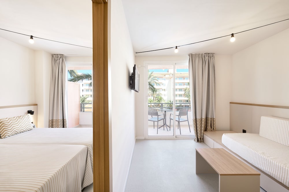 tent Calvia Beach — Rooms in Magaluf, Balearic Islands