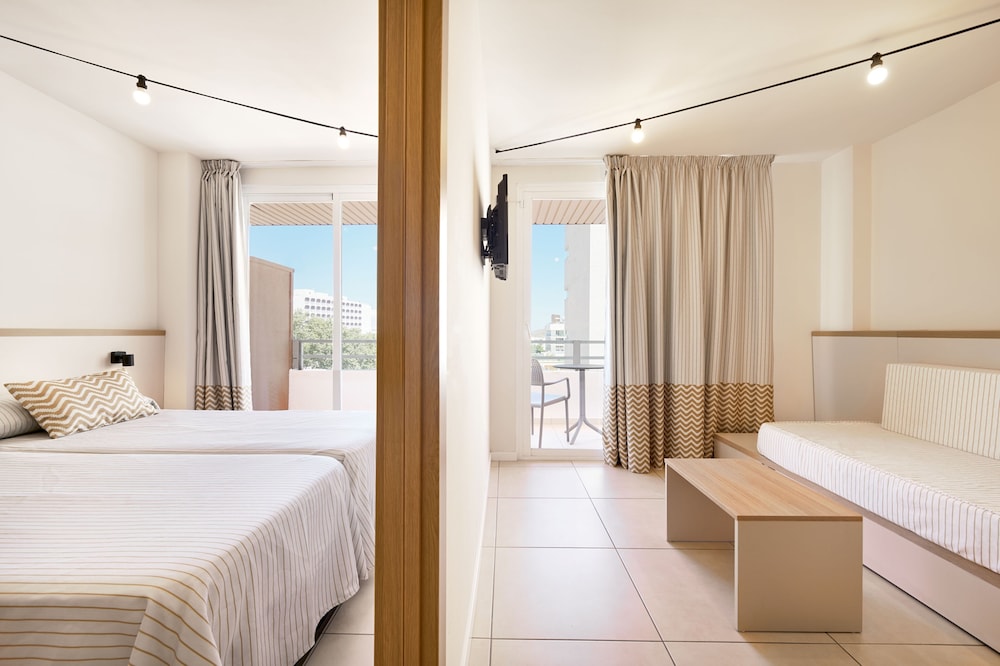 tent Calvia Beach — Rooms in Magaluf, Balearic Islands