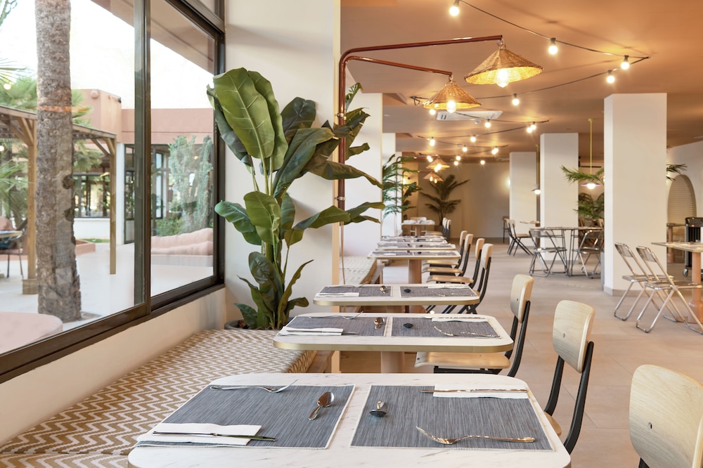 tent Calvia Beach — Restaurant in Magaluf, Balearic Islands