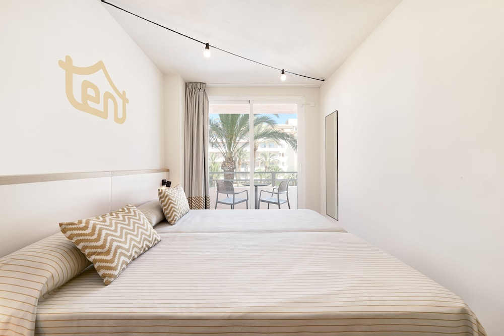 tent Calvia Beach — Rooms in Magaluf, Balearic Islands