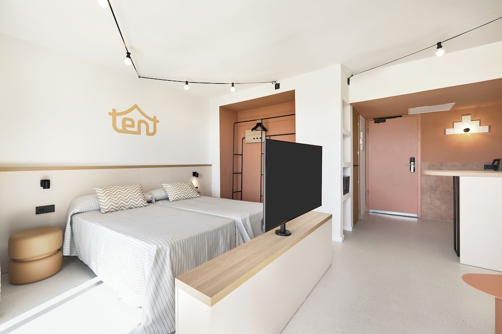 tent Calvia Beach — Rooms in Magaluf, Balearic Islands