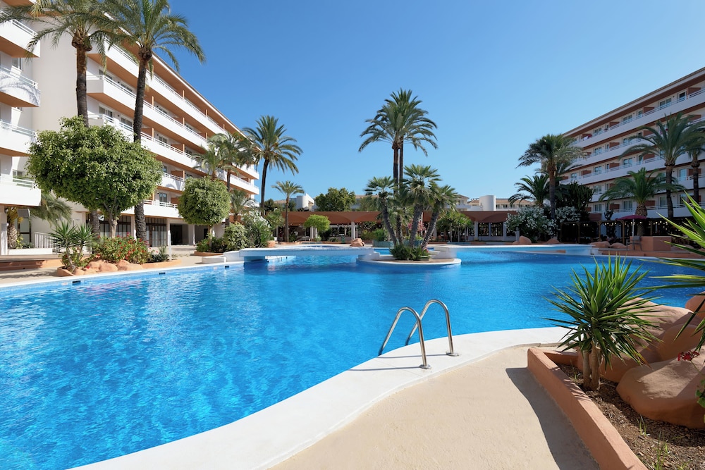 tent Calvia Beach — Pool in Magaluf, Balearic Islands