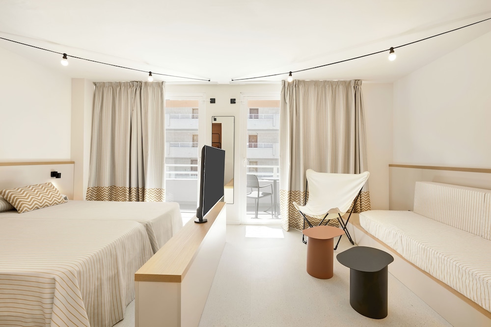 tent Calvia Beach — Rooms in Magaluf, Balearic Islands