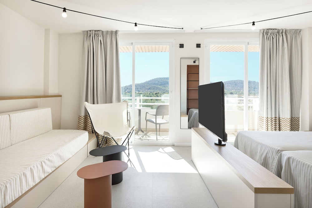 tent Calvia Beach — Rooms in Magaluf, Balearic Islands