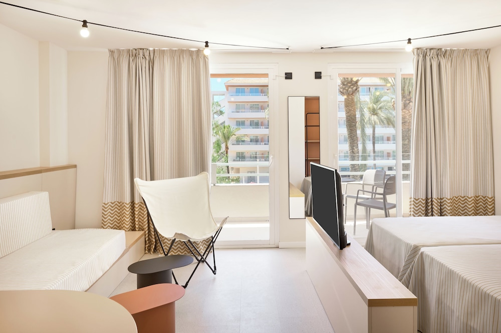 tent Calvia Beach — Rooms in Magaluf, Balearic Islands