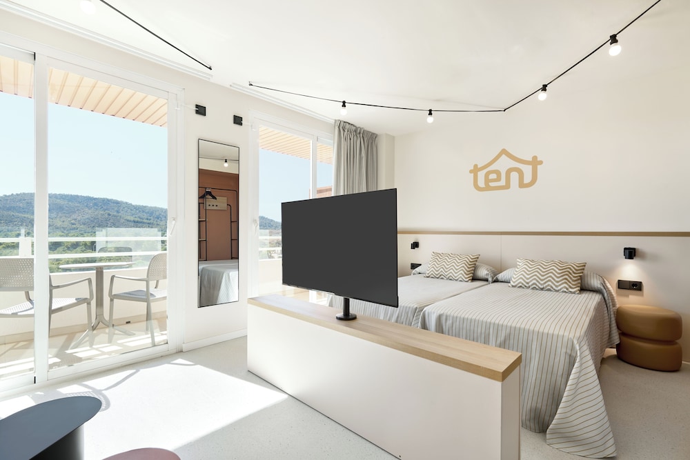 tent Calvia Beach — Rooms in Magaluf, Balearic Islands