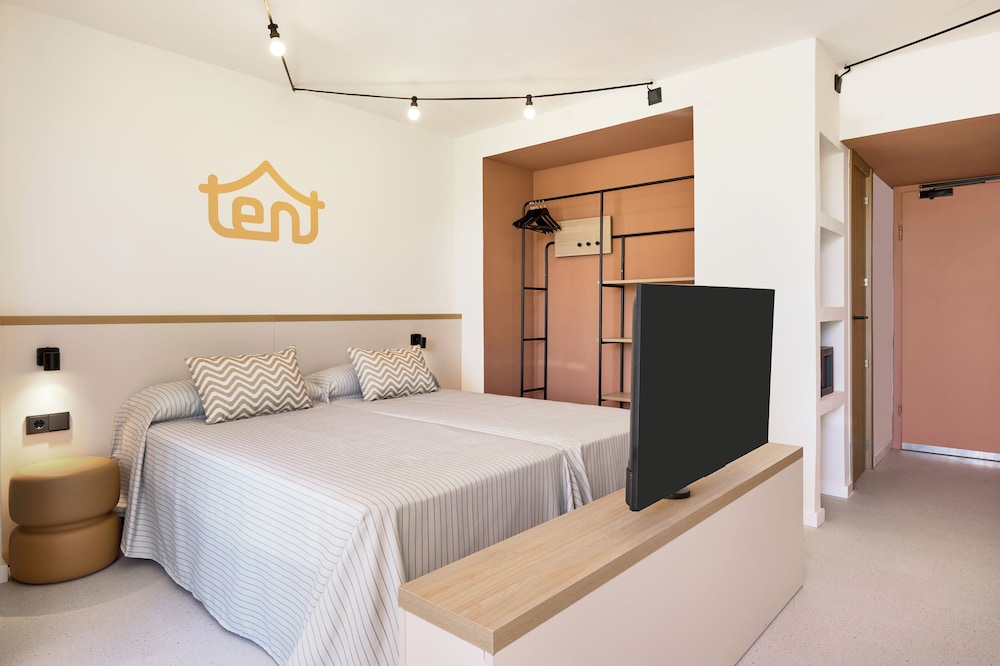 tent Calvia Beach — Rooms in Magaluf, Balearic Islands